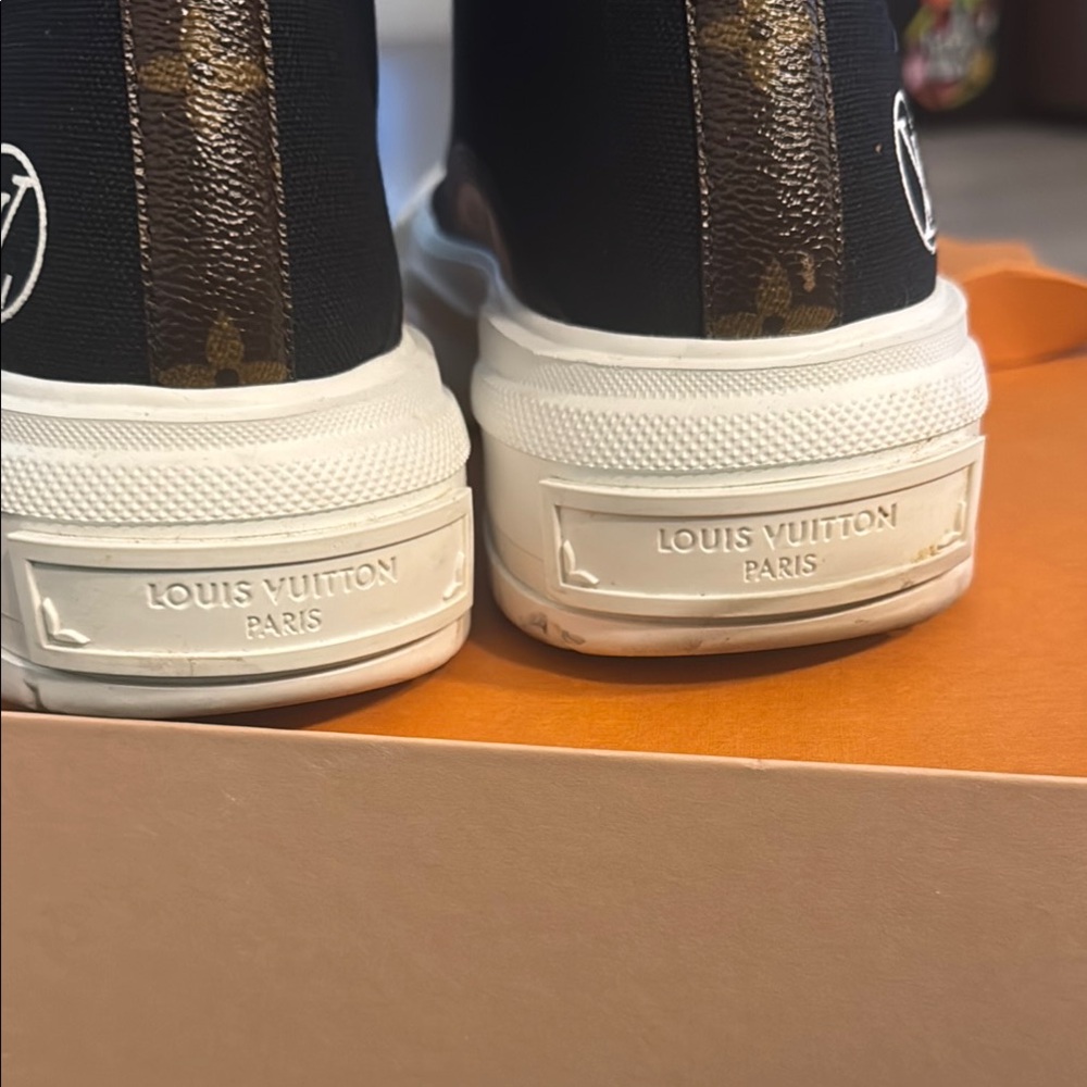 Louis Vuitton Black and White Sneakers - Picture 6 of 8